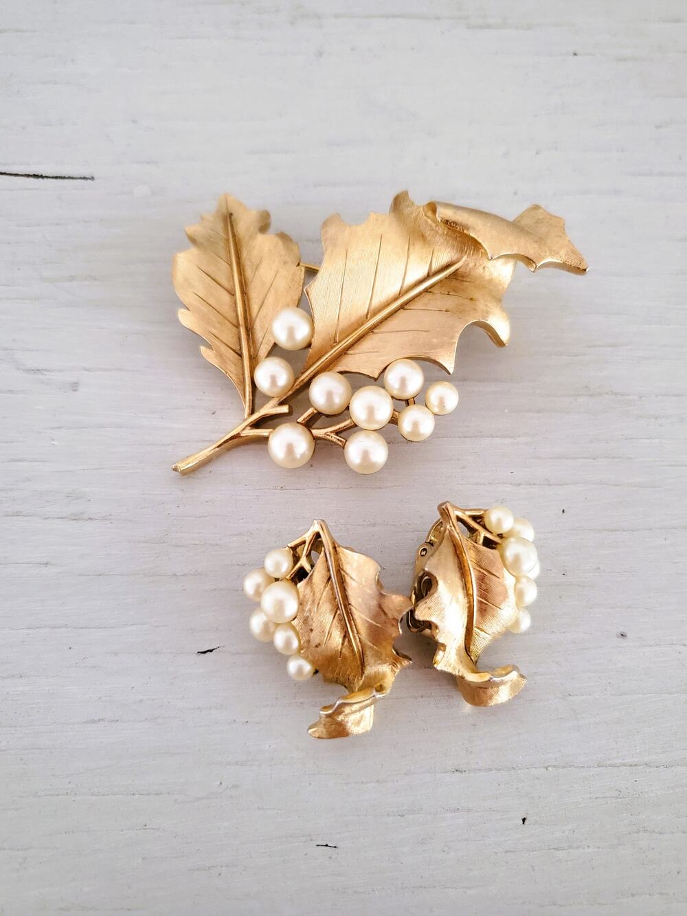 Vintage Mid-Century Crown Trifari Holly Leaf and Pearl Set